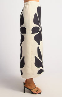 Kinslee Faux Linen Skirt - Black Floral