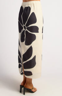 Kinslee Faux Linen Skirt - Black Floral