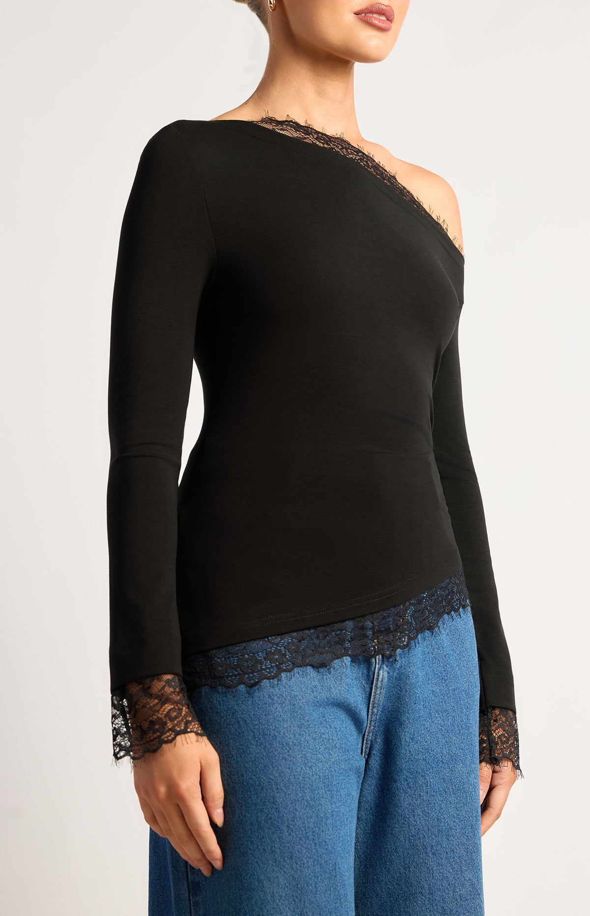 Ravio Off-Shoulder Top - Black