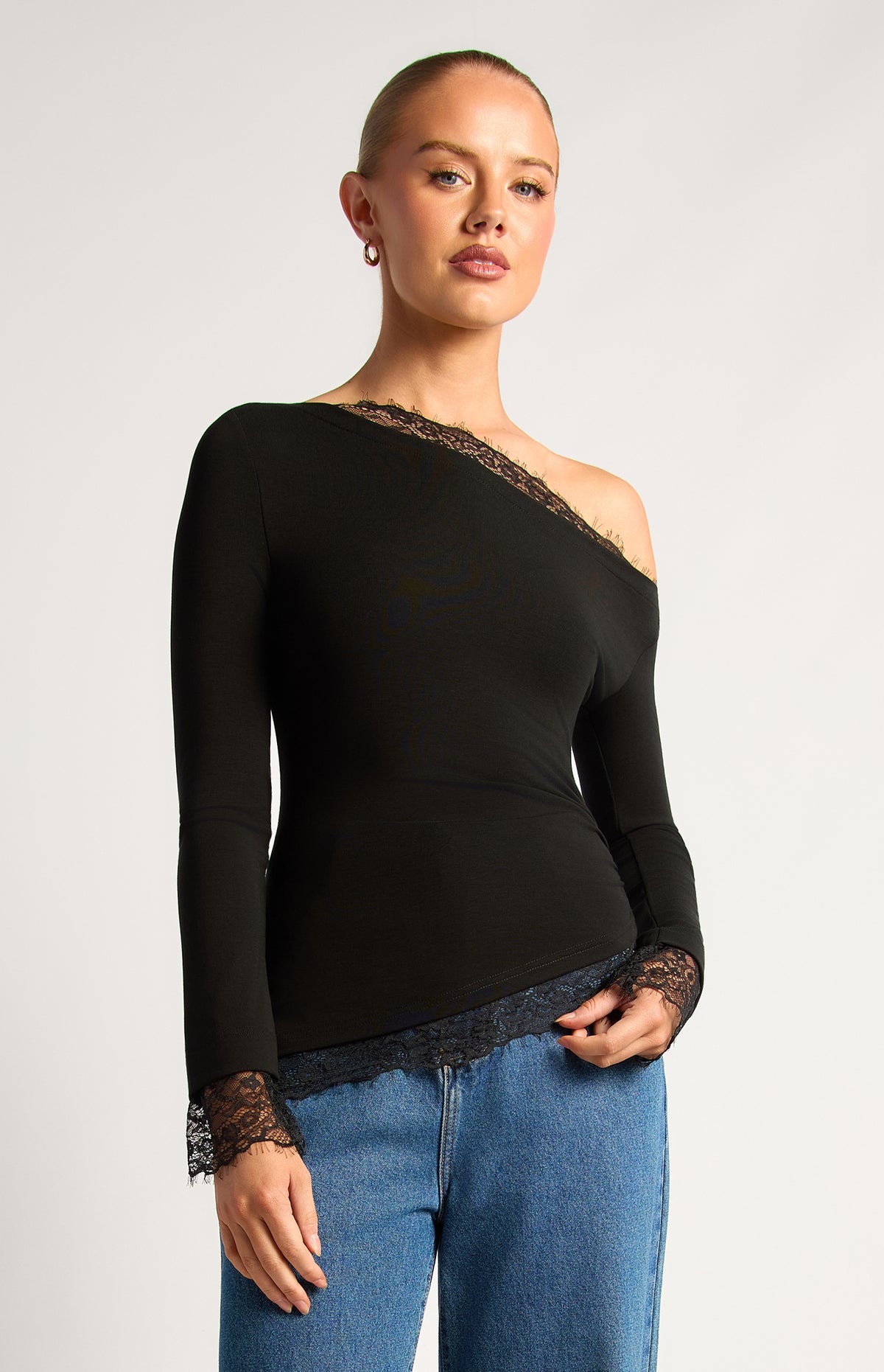 Ravio Off-Shoulder Top - Black